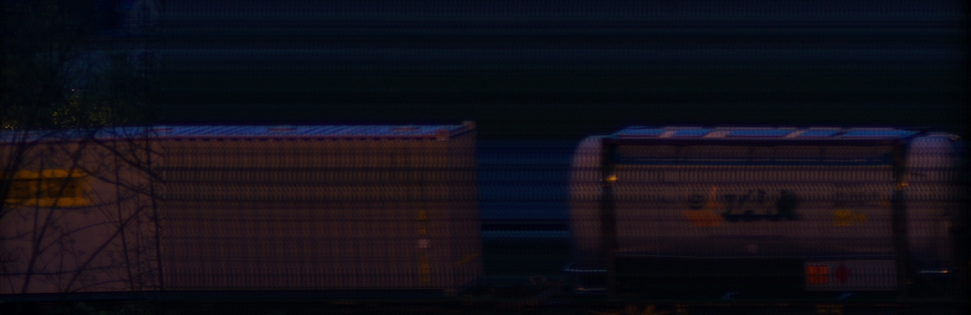 There should be a train photo here :'(