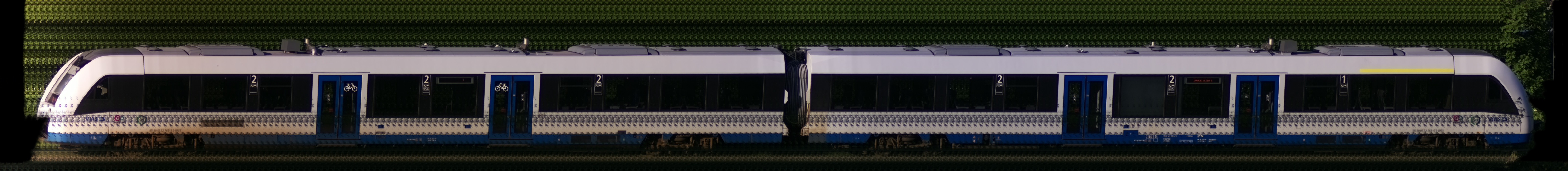 There should be a train photo here :'(