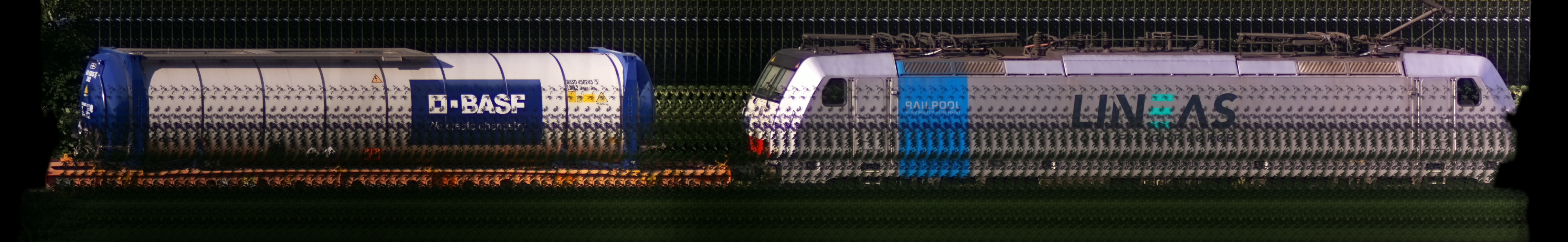 There should be a train photo here :'(
