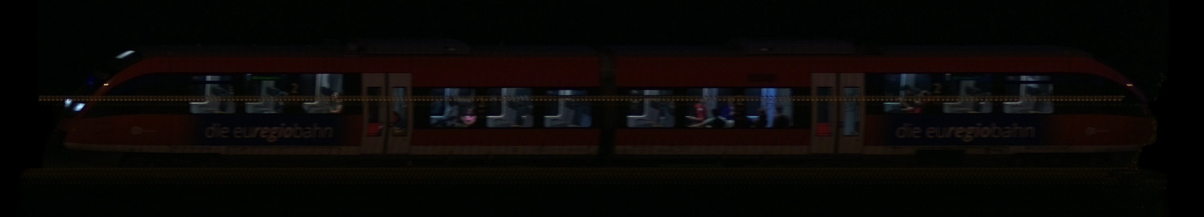 There should be a train photo here :'(