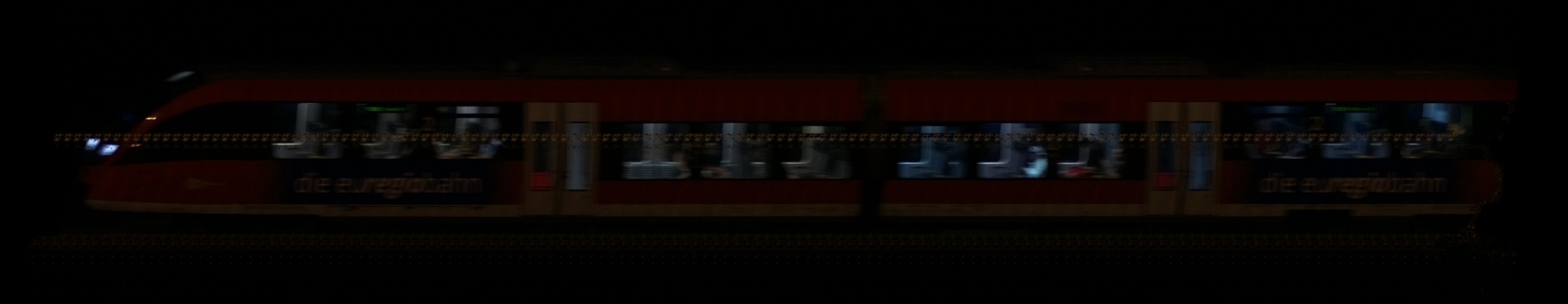 There should be a train photo here :'(