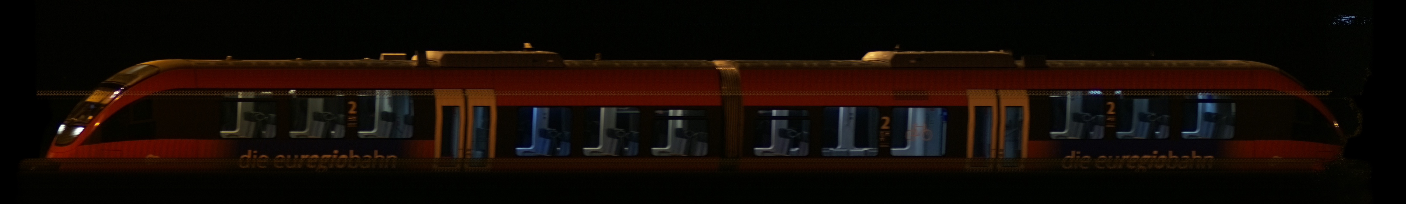 There should be a train photo here :'(