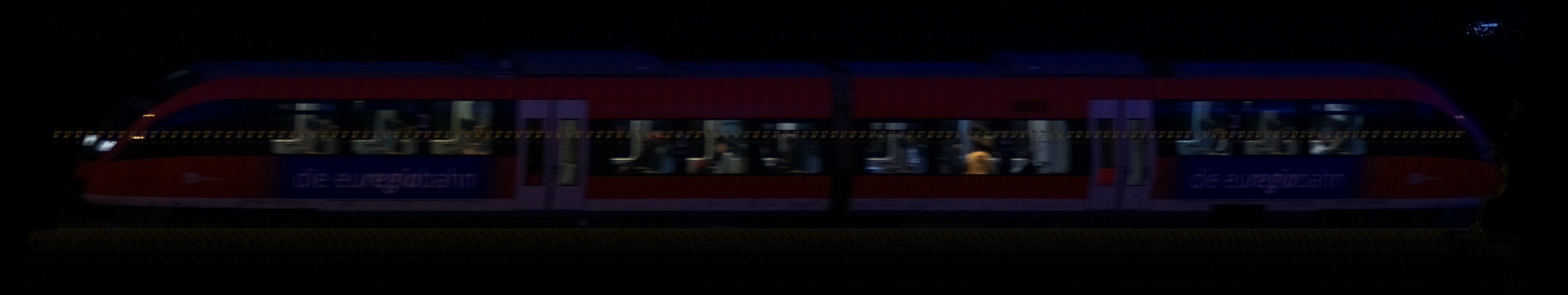 There should be a train photo here :'(