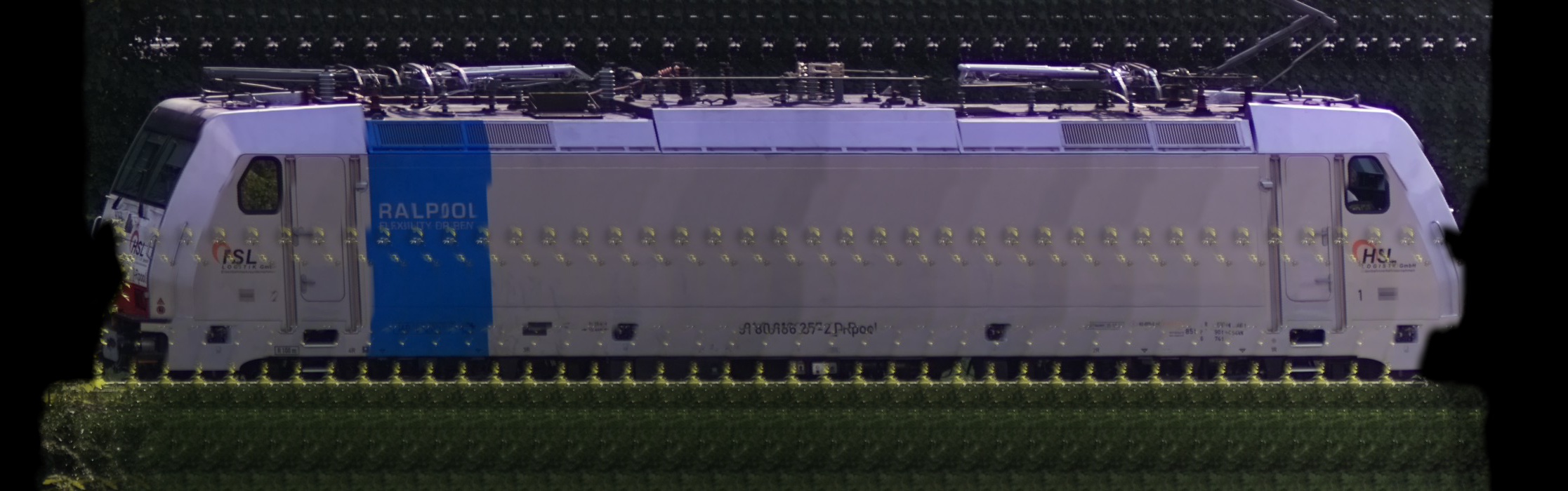 There should be a train photo here :'(