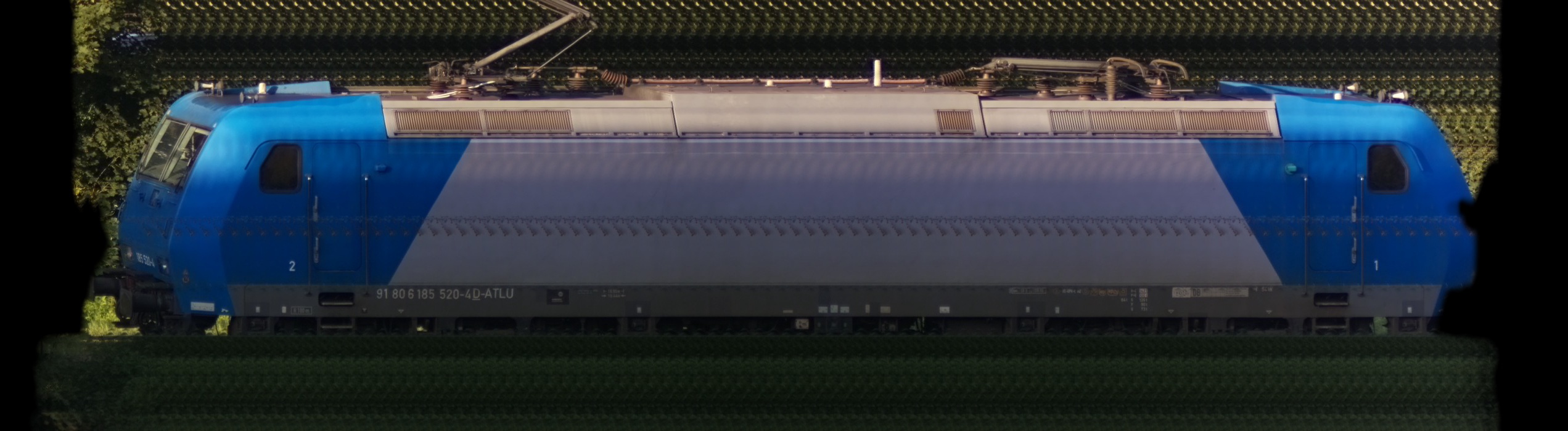 There should be a train photo here :'(