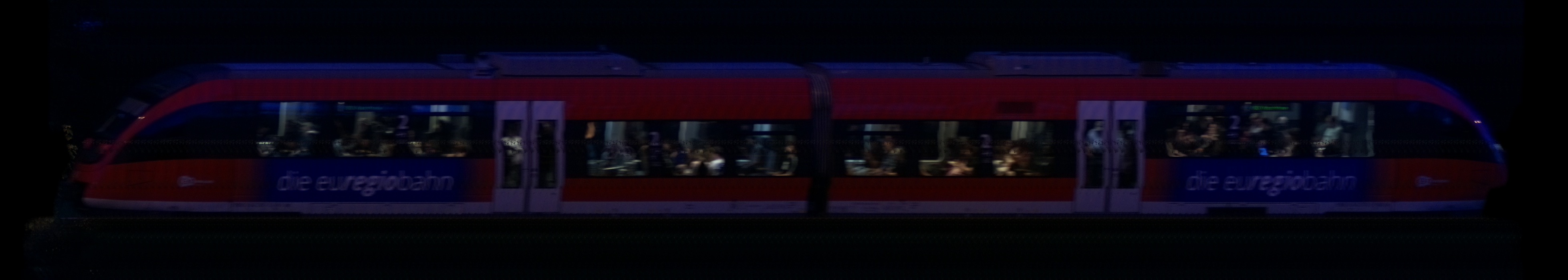 There should be a train photo here :'(