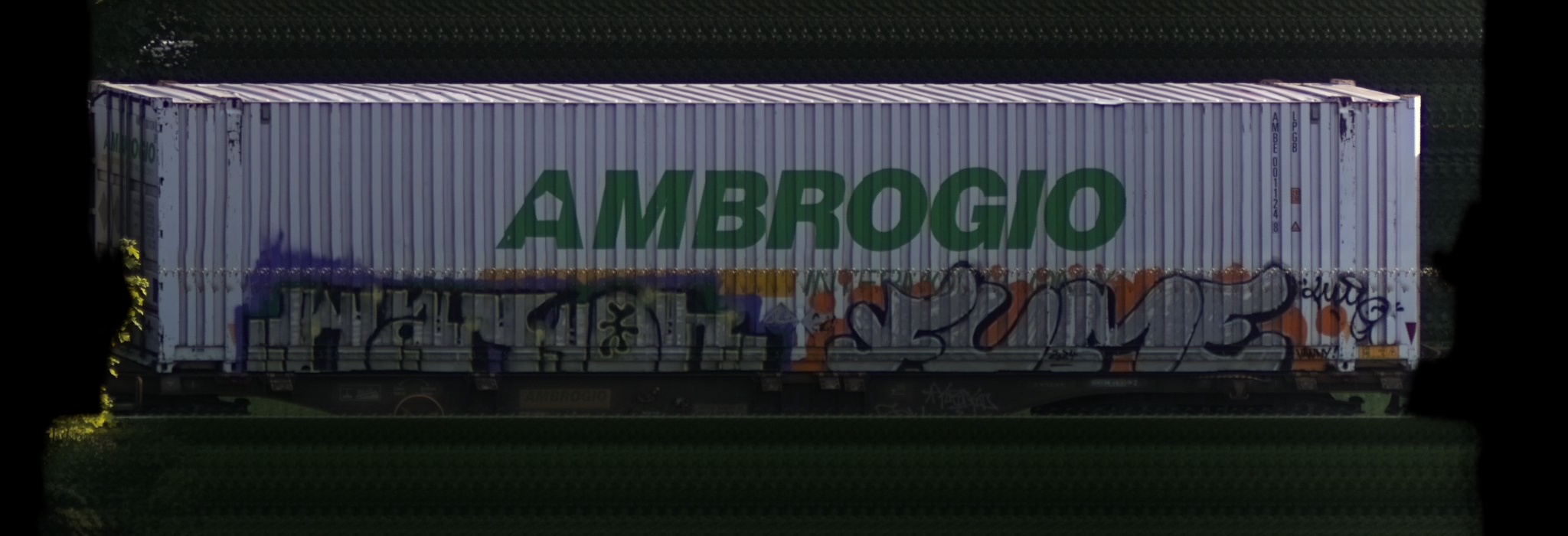 There should be a train photo here :'(