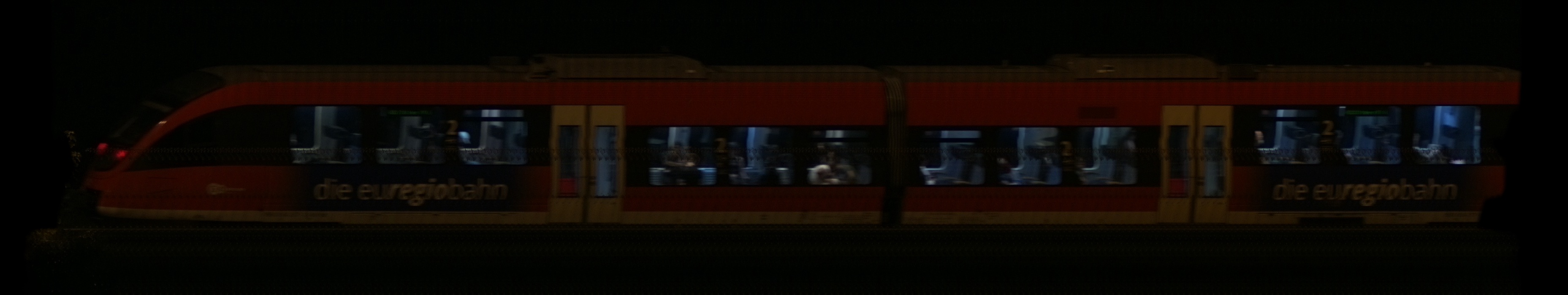 There should be a train photo here :'(