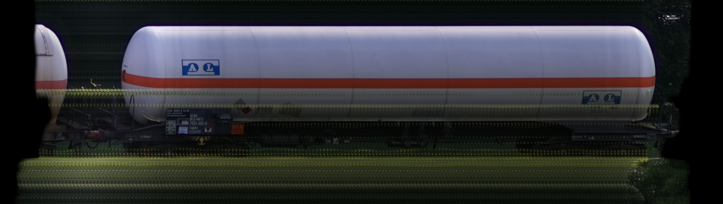 There should be a train photo here :'(