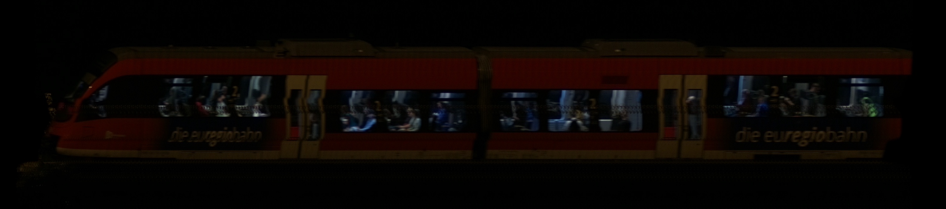 There should be a train photo here :'(