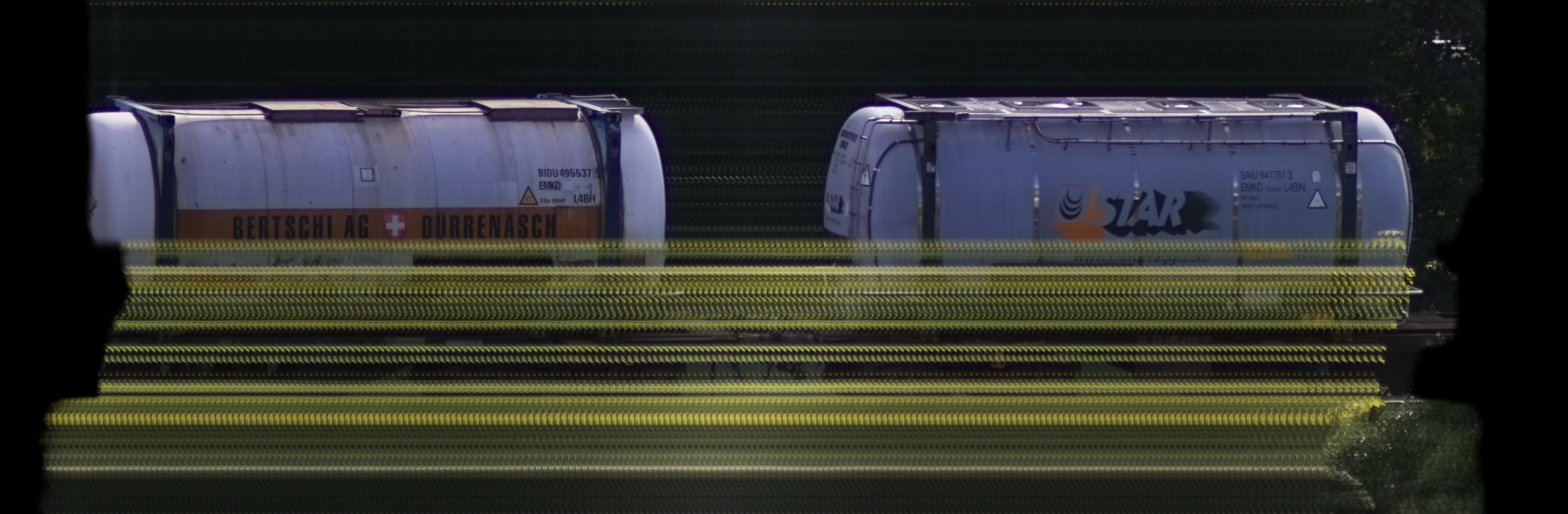 There should be a train photo here :'(