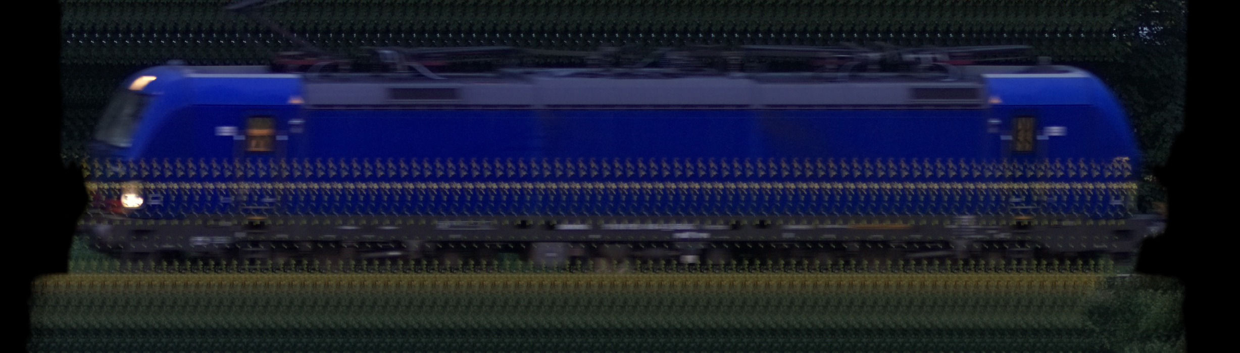 There should be a train photo here :'(