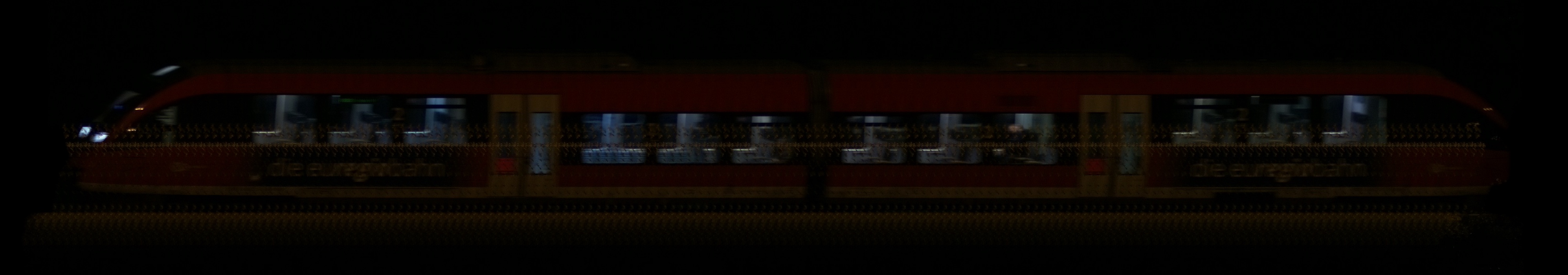 There should be a train photo here :'(