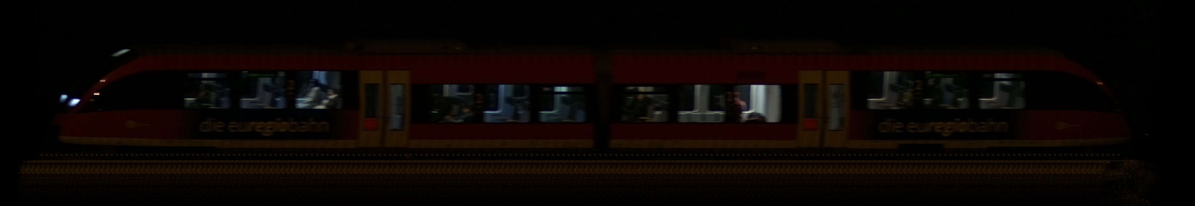 There should be a train photo here :'(