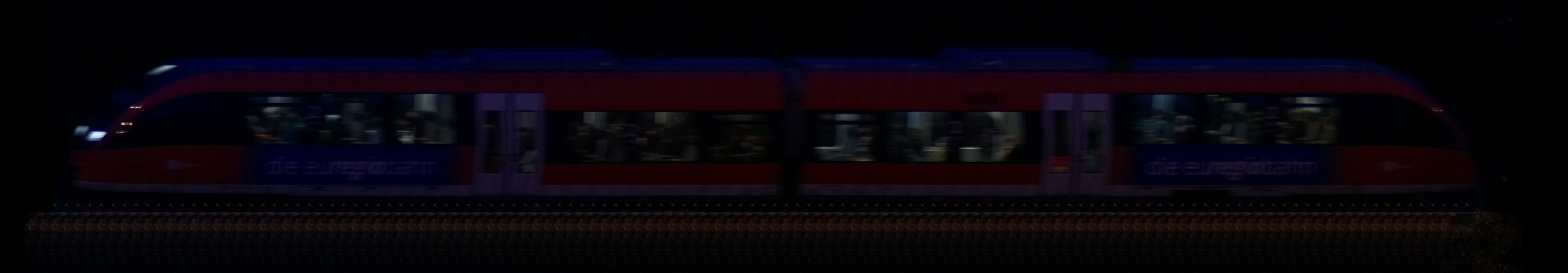 There should be a train photo here :'(