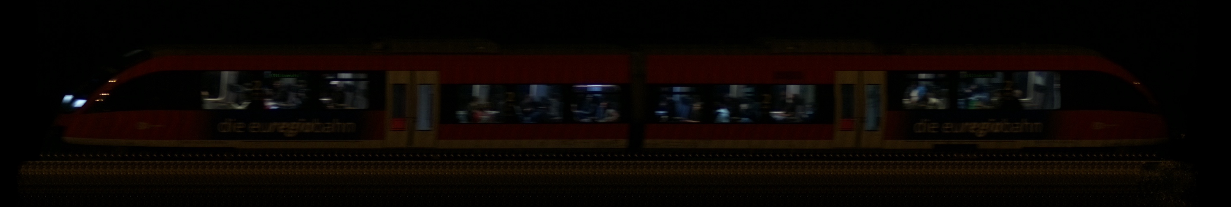 There should be a train photo here :'(