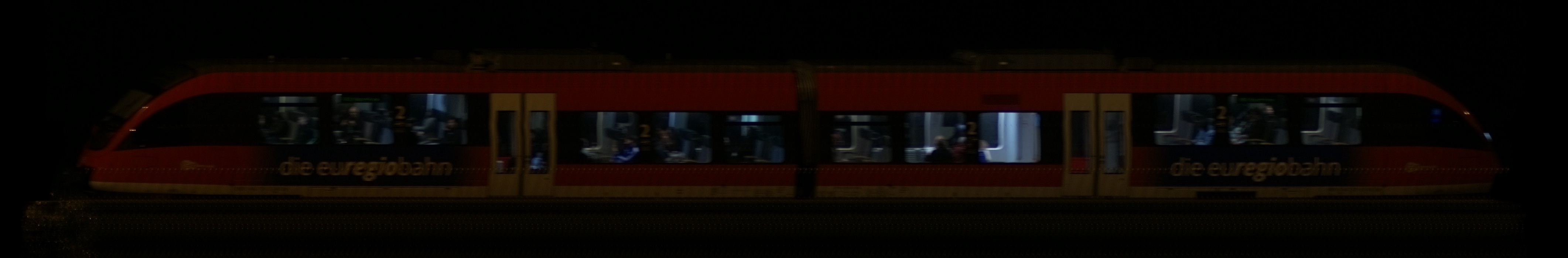 There should be a train photo here :'(