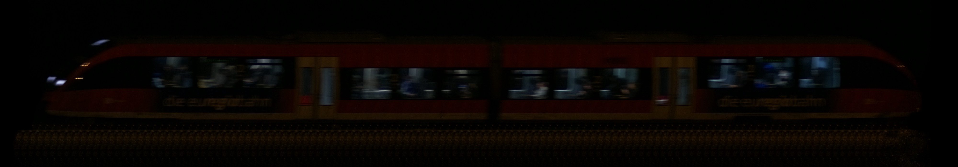 There should be a train photo here :'(