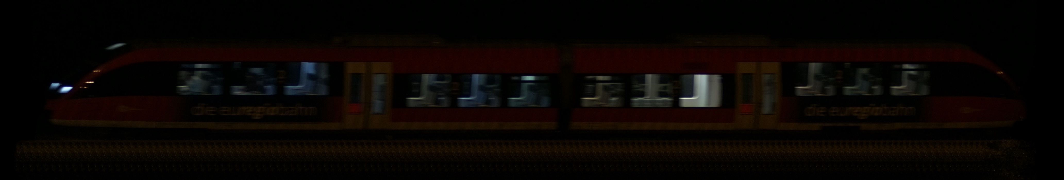 There should be a train photo here :'(