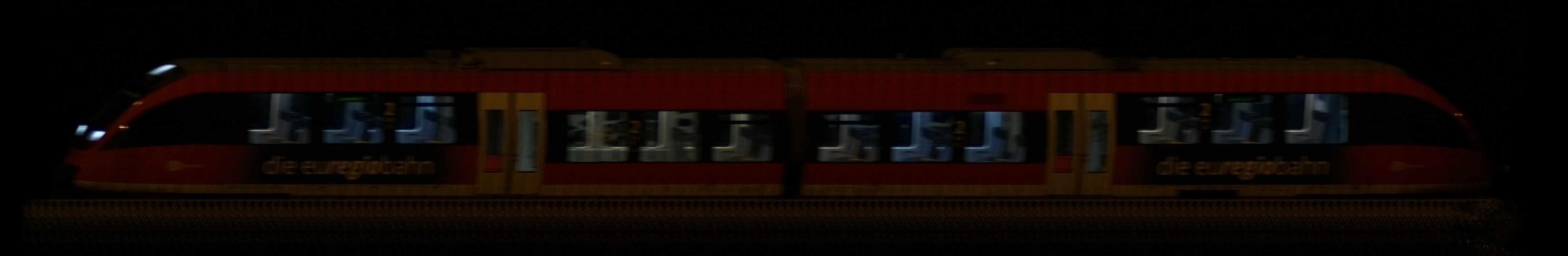 There should be a train photo here :'(