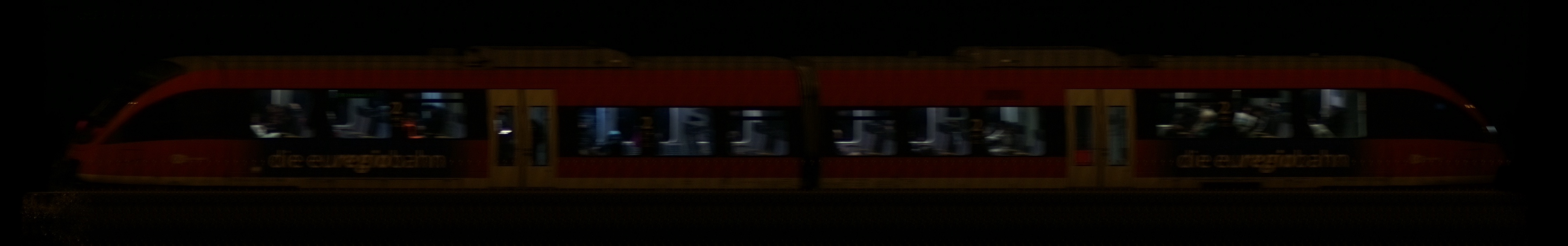 There should be a train photo here :'(