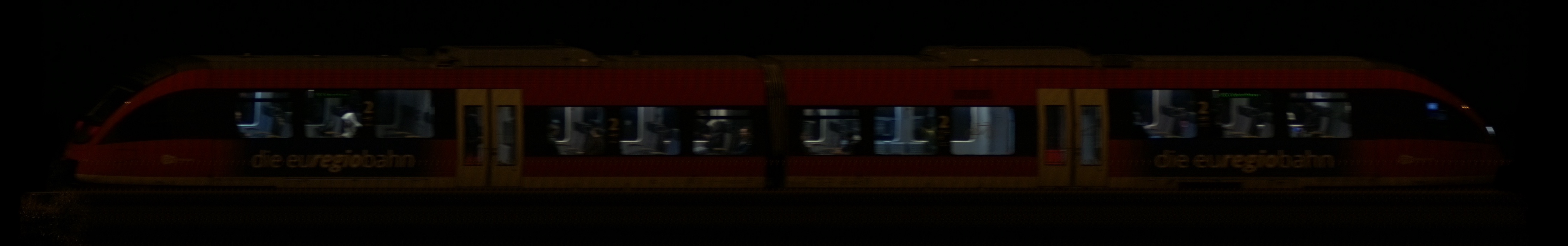 There should be a train photo here :'(