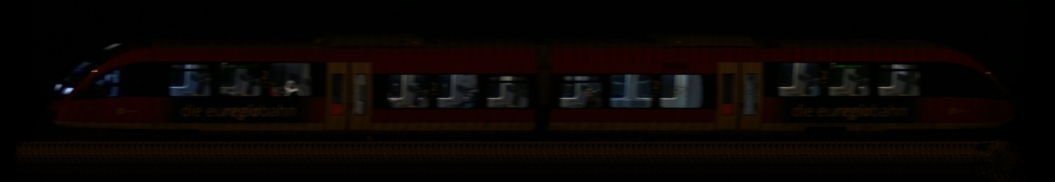 There should be a train photo here :'(