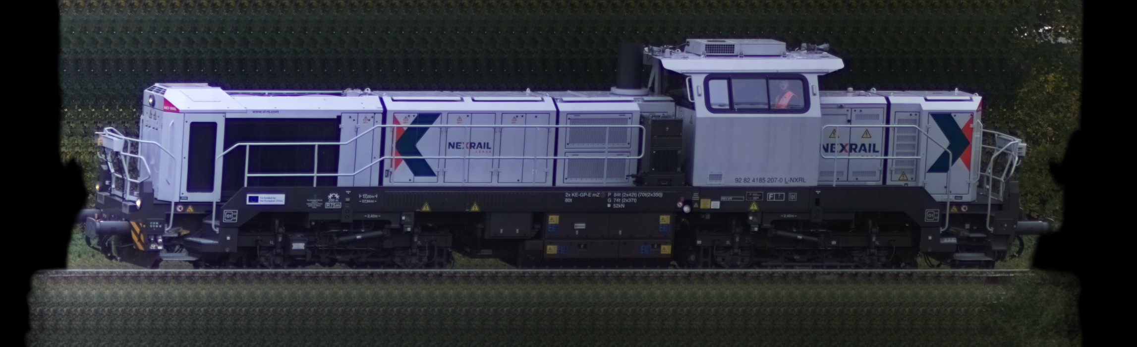 There should be a train photo here :'(