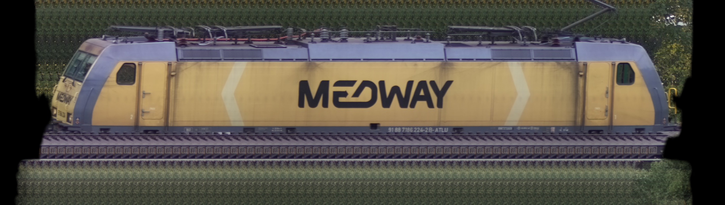 There should be a train photo here :'(