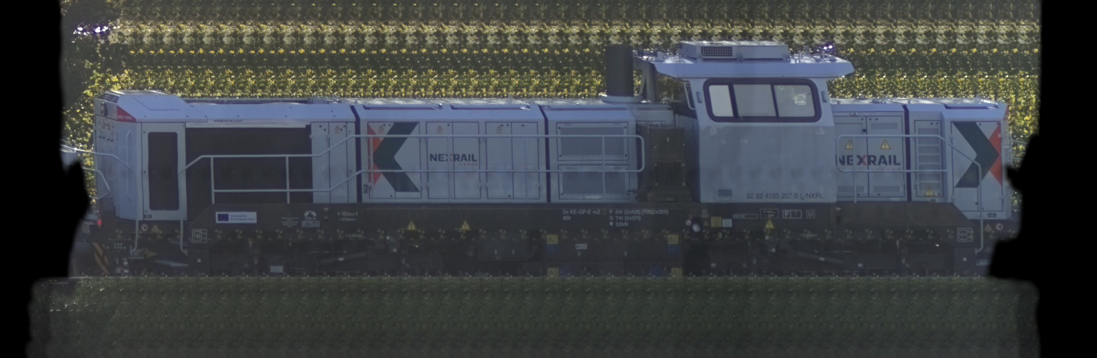 There should be a train photo here :'(