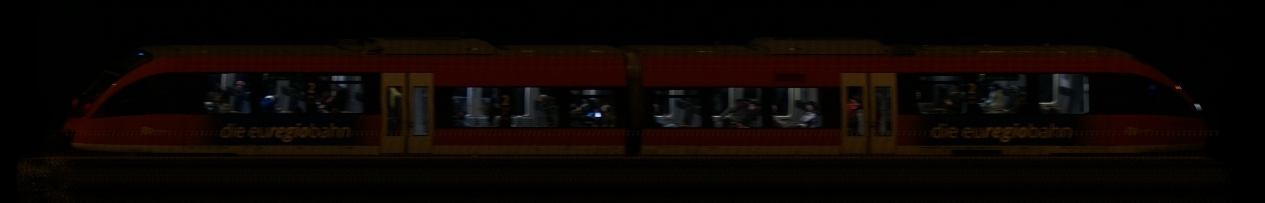 There should be a train photo here :'(