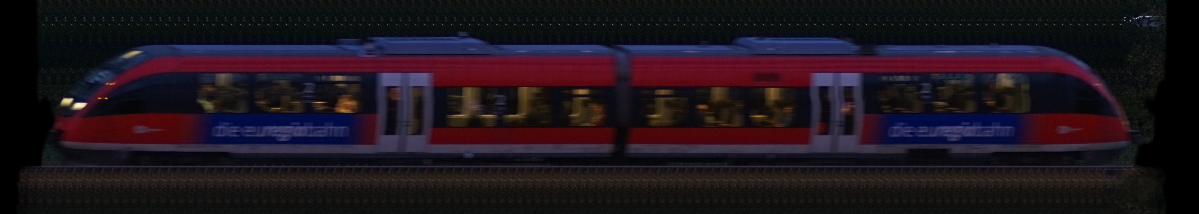 There should be a train photo here :'(