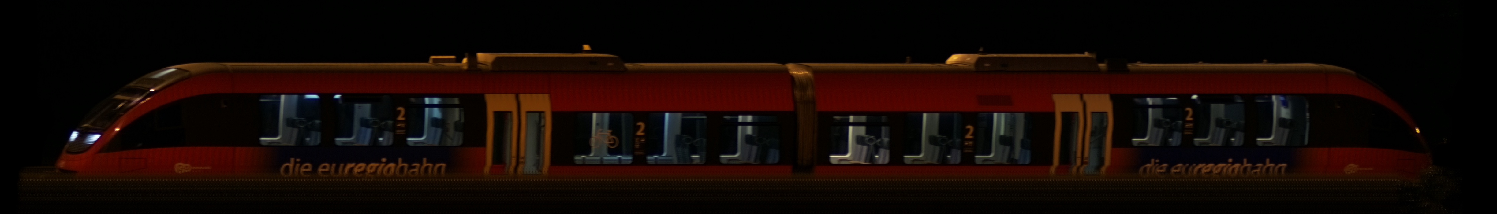 There should be a train photo here :'(