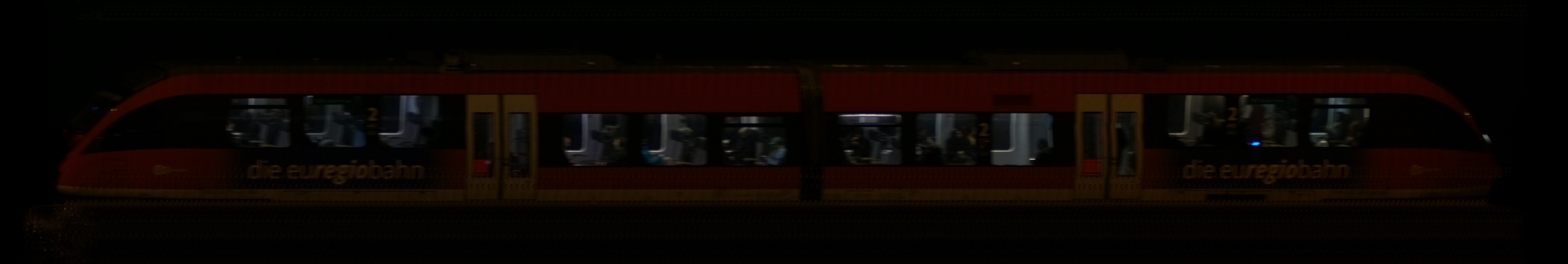 There should be a train photo here :'(