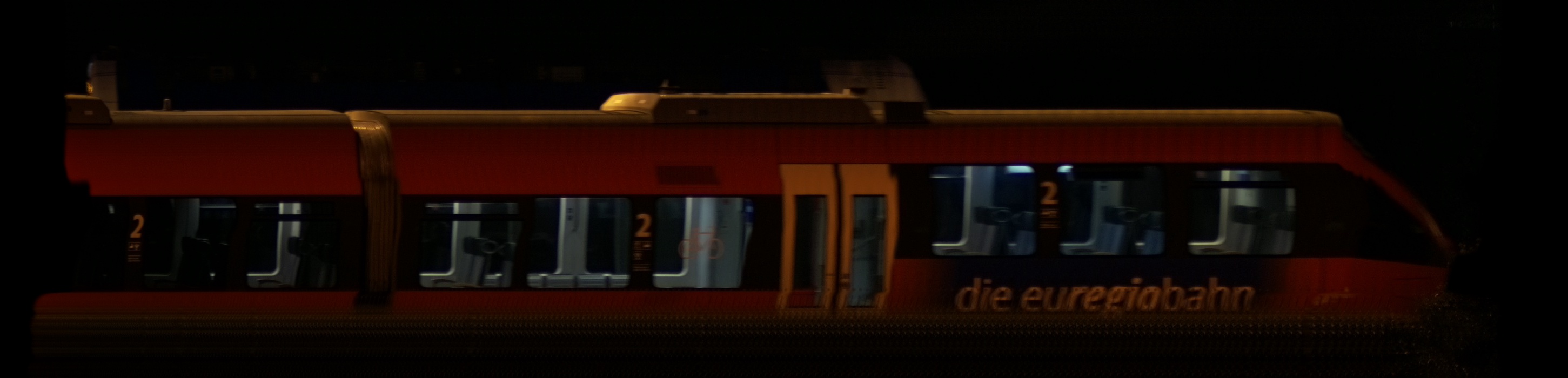 There should be a train photo here :'(