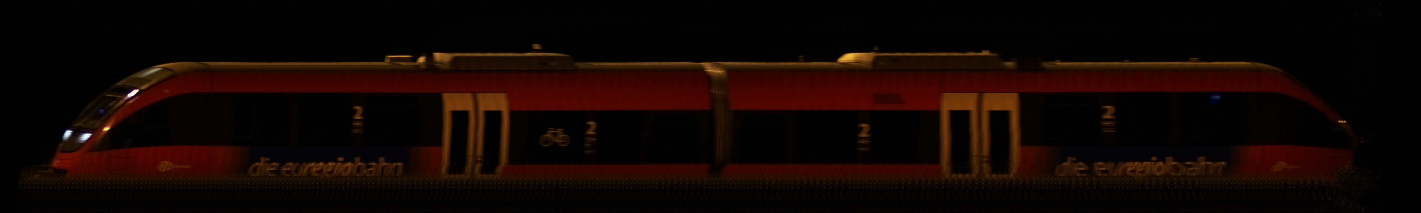 There should be a train photo here :'(