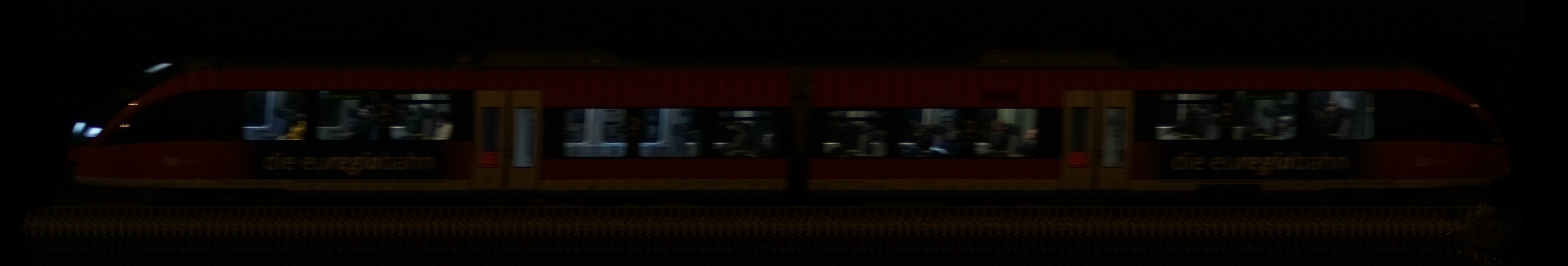 There should be a train photo here :'(