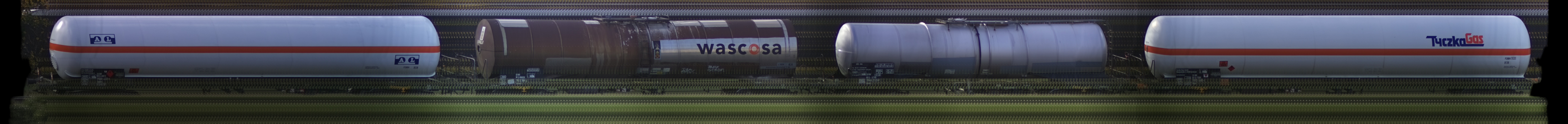 There should be a train photo here :'(