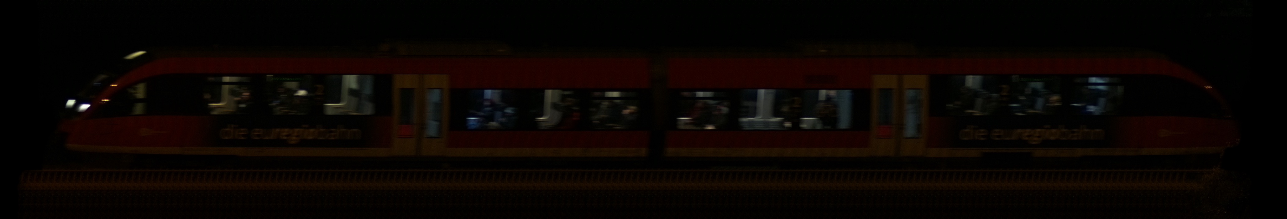 There should be a train photo here :'(