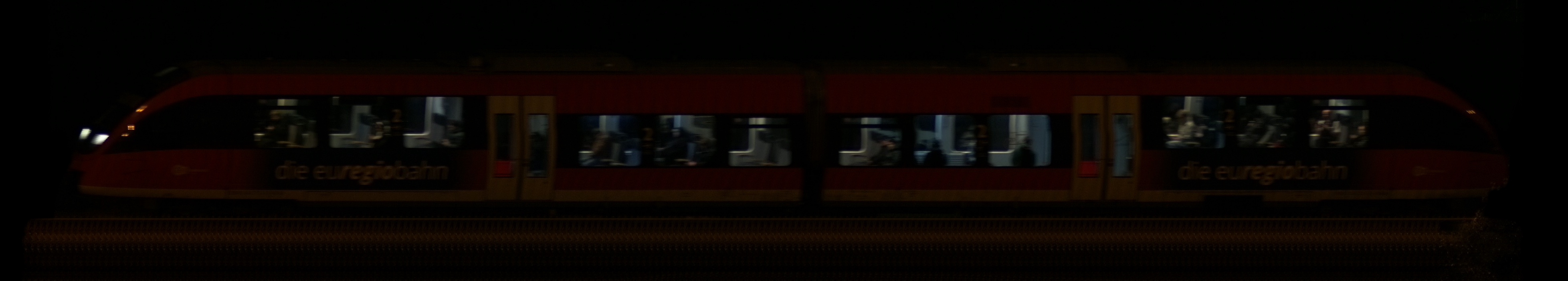 There should be a train photo here :'(