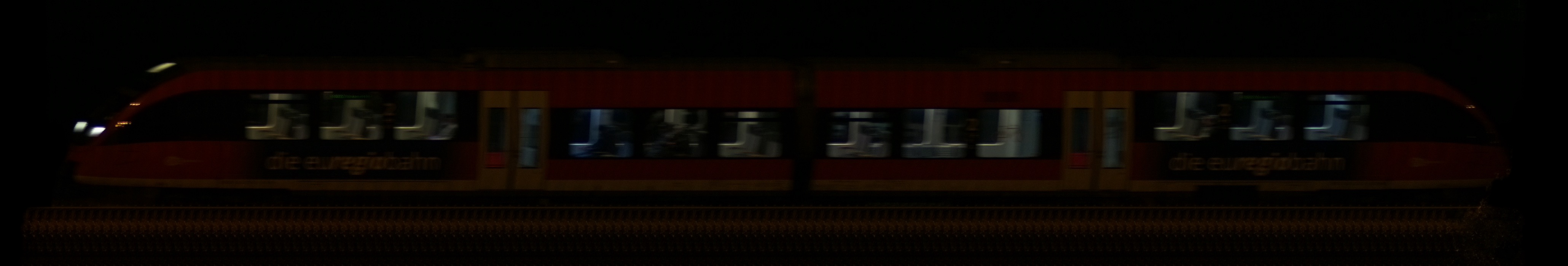 There should be a train photo here :'(