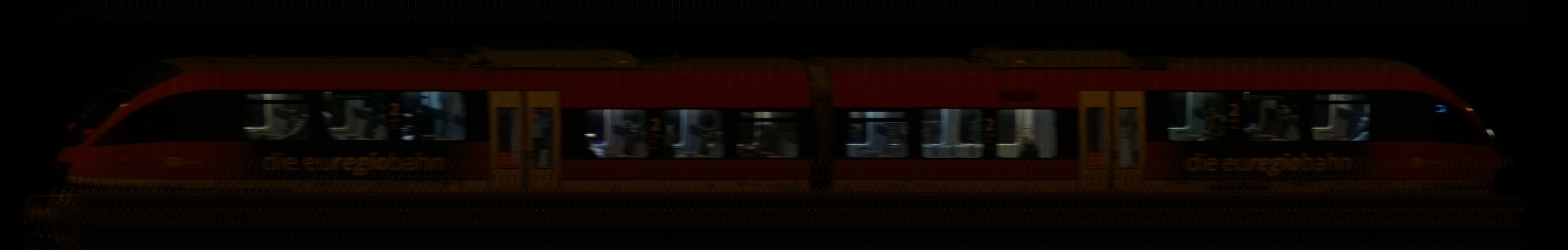 There should be a train photo here :'(