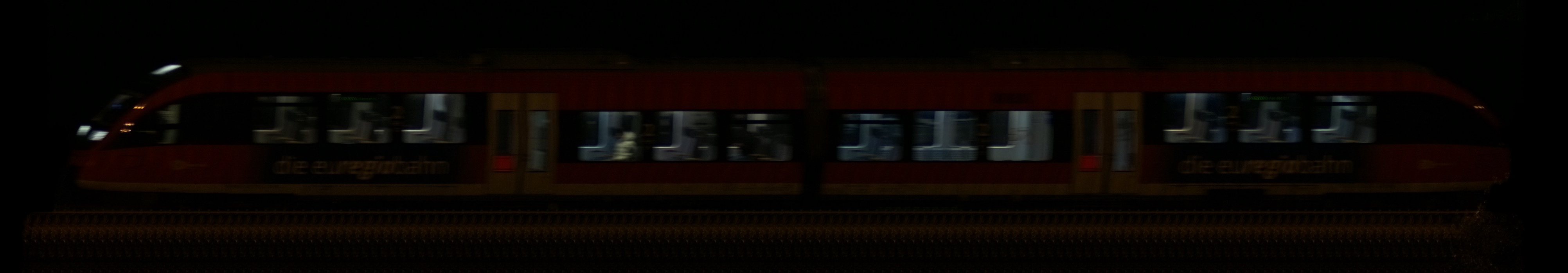 There should be a train photo here :'(