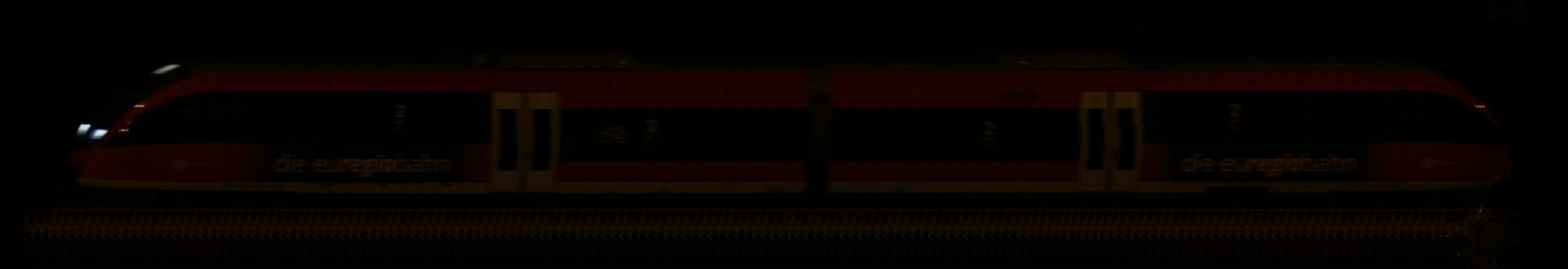 There should be a train photo here :'(