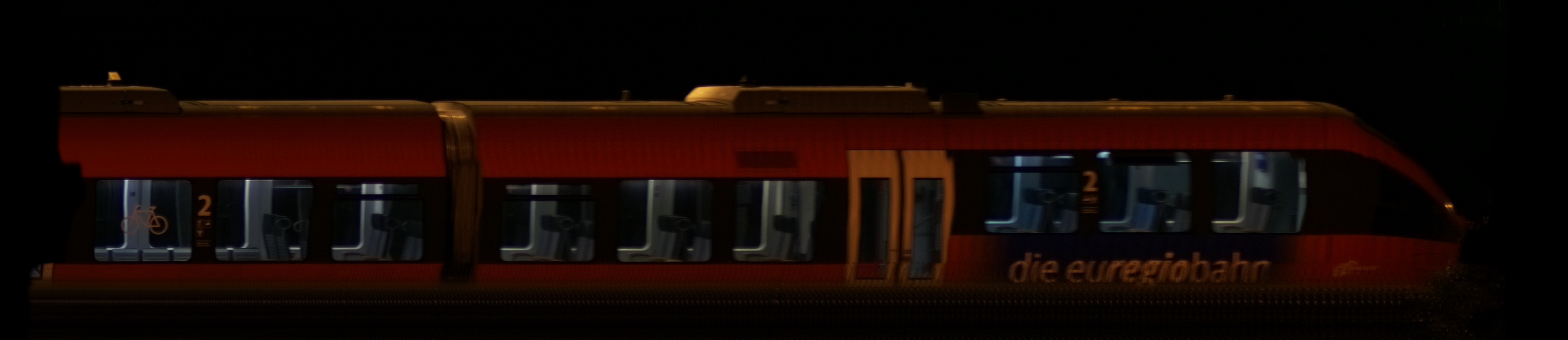 There should be a train photo here :'(