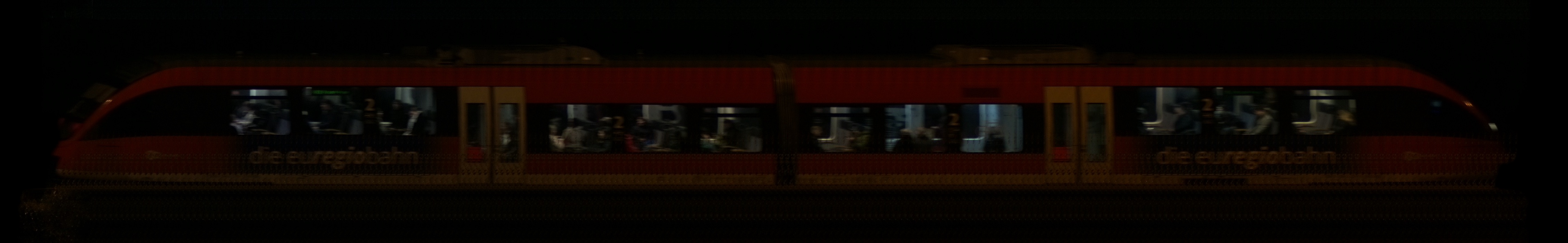 There should be a train photo here :'(