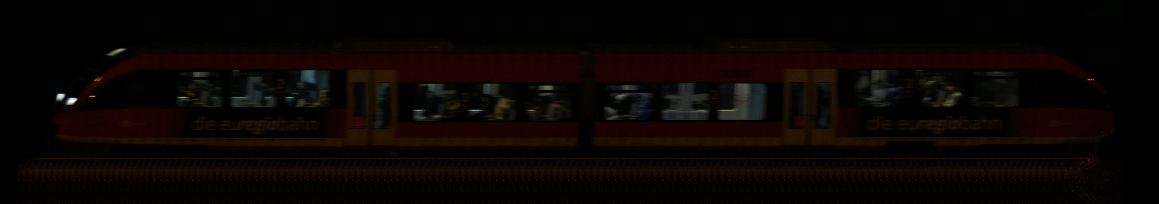 There should be a train photo here :'(