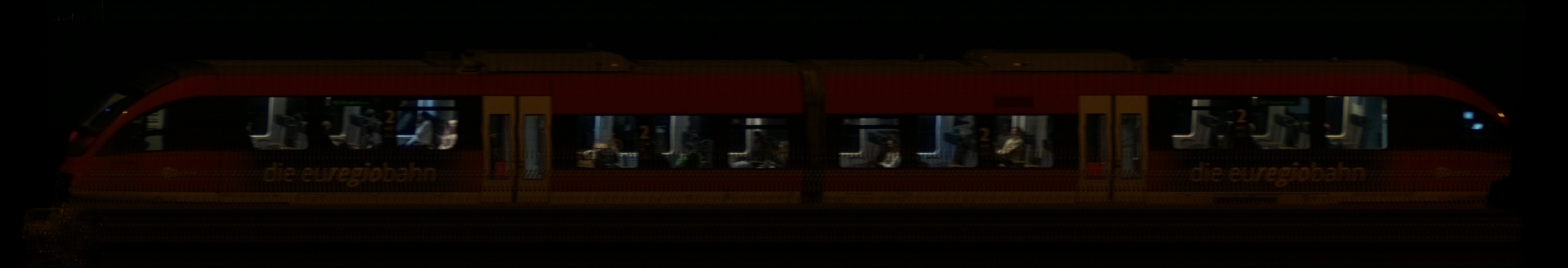 There should be a train photo here :'(