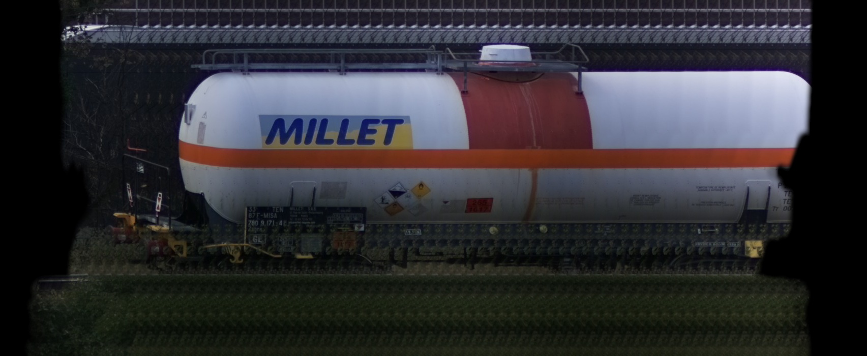 There should be a train photo here :'(