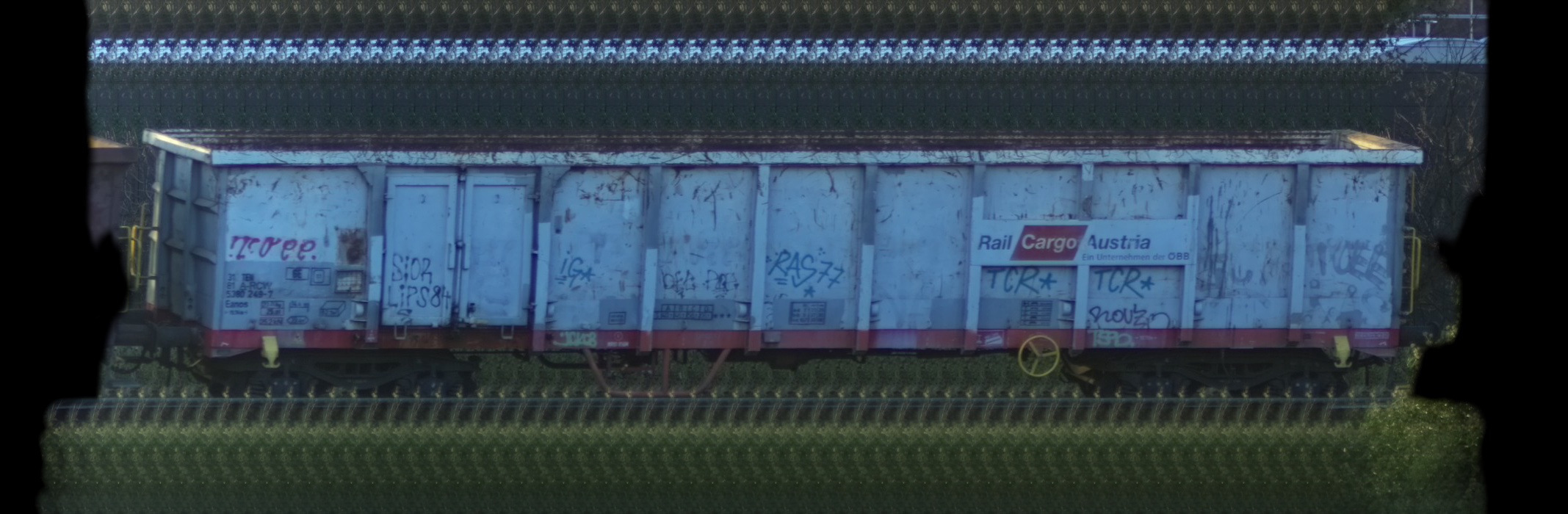 There should be a train photo here :'(